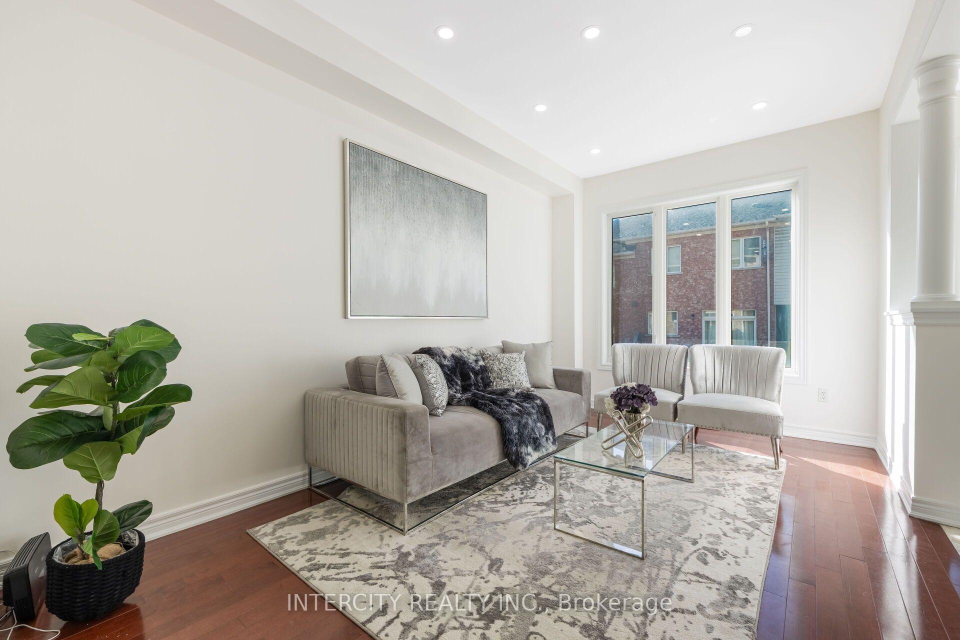 Photo 9 of 50 Royal Vista Road, Brampton, Bram West — HOMEH