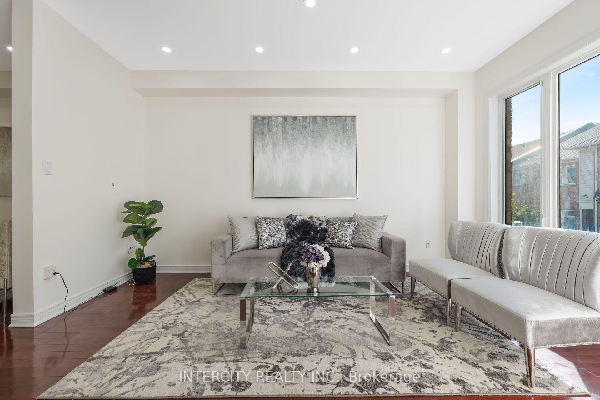 Photo 10 of 50 Royal Vista Road, Brampton, Bram West — HOMEH