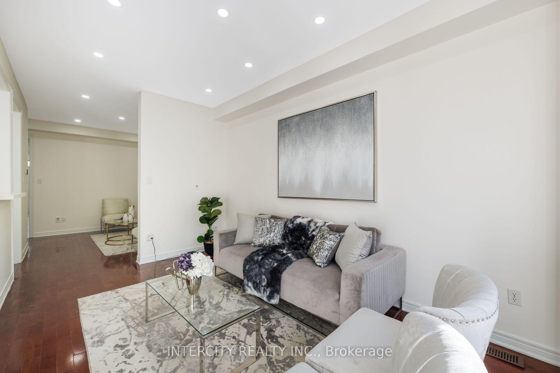 Photo 11 of 50 Royal Vista Road, Brampton, Bram West — HOMEH