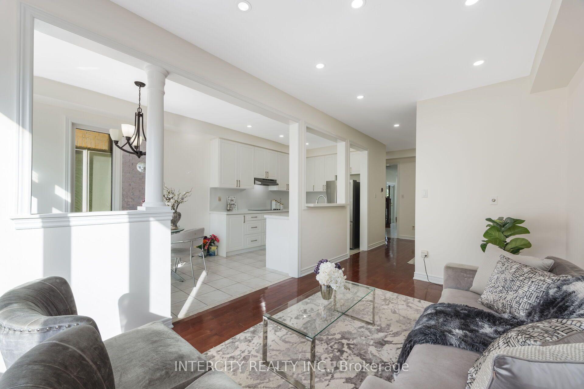 Photo 12 of 50 Royal Vista Road, Brampton, Bram West — HOMEH