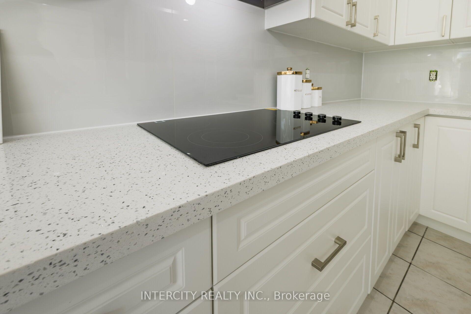 Photo 19 of 50 Royal Vista Road, Brampton, Bram West — HOMEH