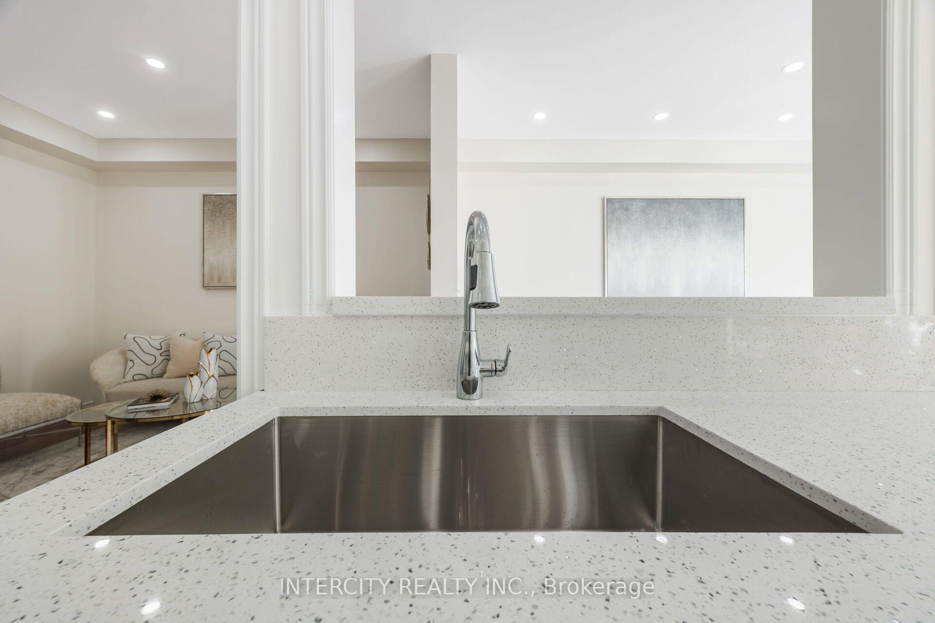 Photo 23 of 50 Royal Vista Road, Brampton, Bram West — HOMEH