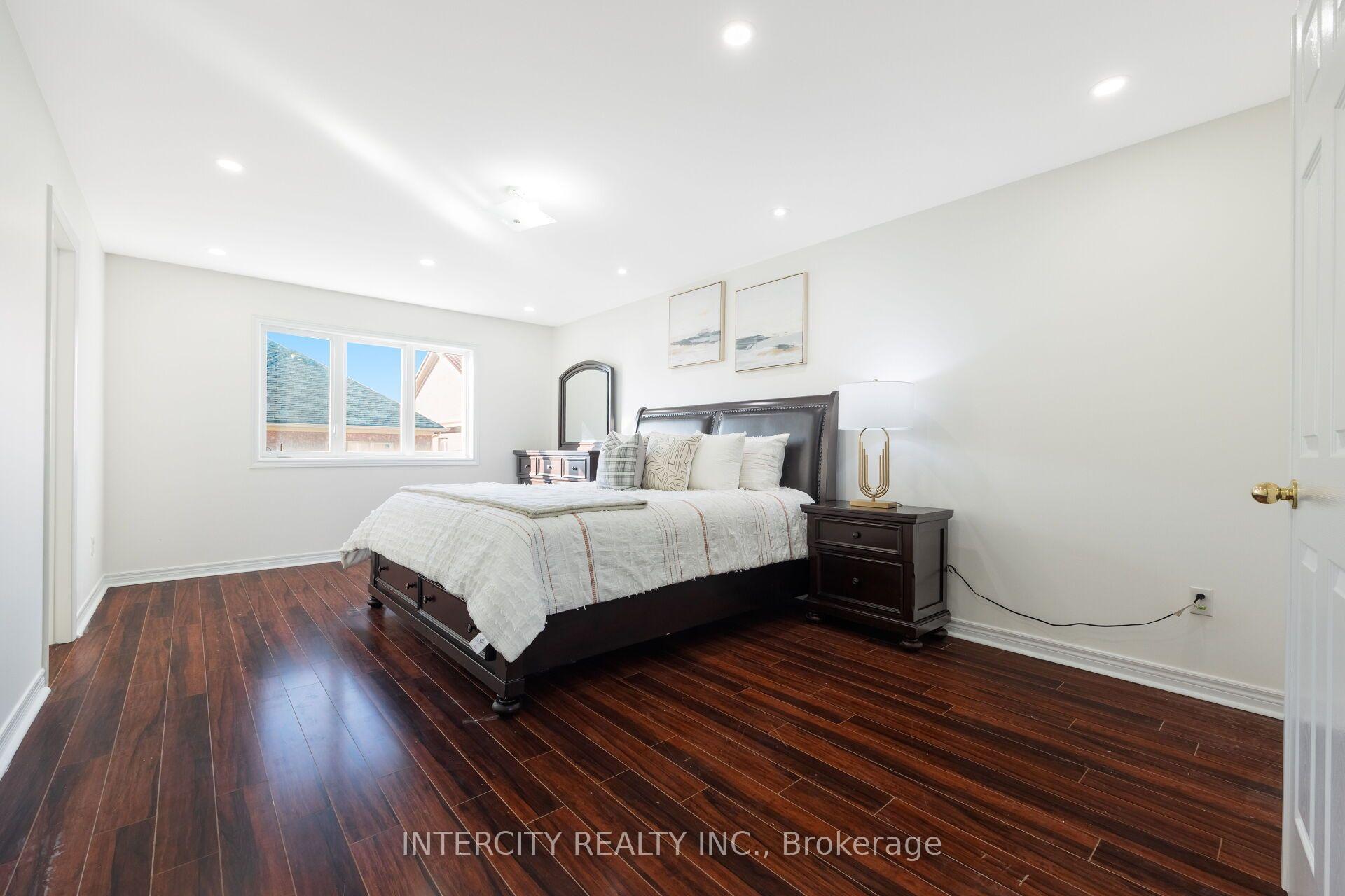 Photo 25 of 50 Royal Vista Road, Brampton, Bram West — HOMEH