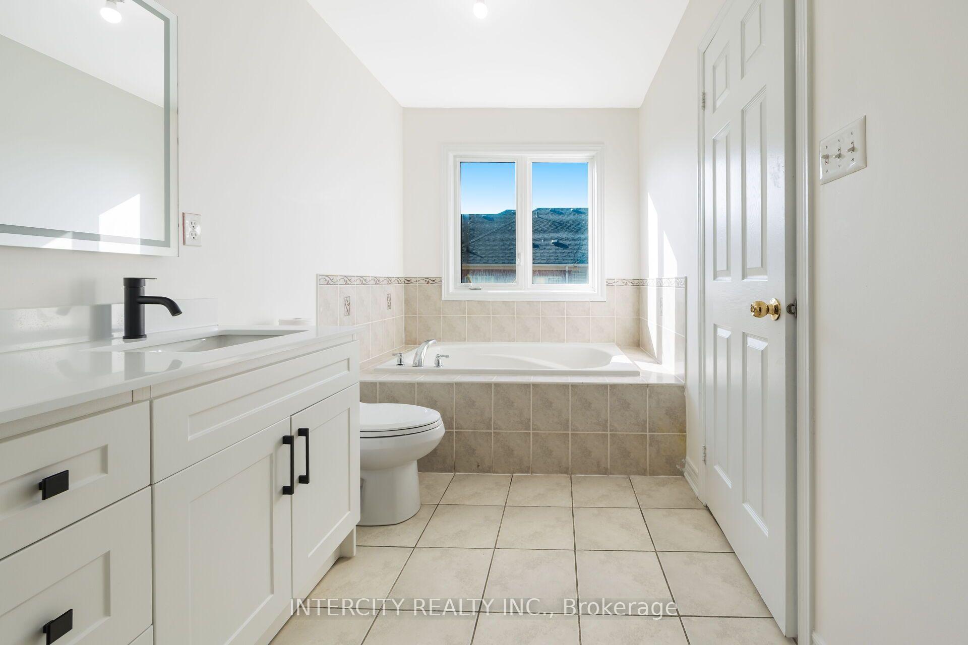 Photo 33 of 50 Royal Vista Road, Brampton, Bram West — HOMEH