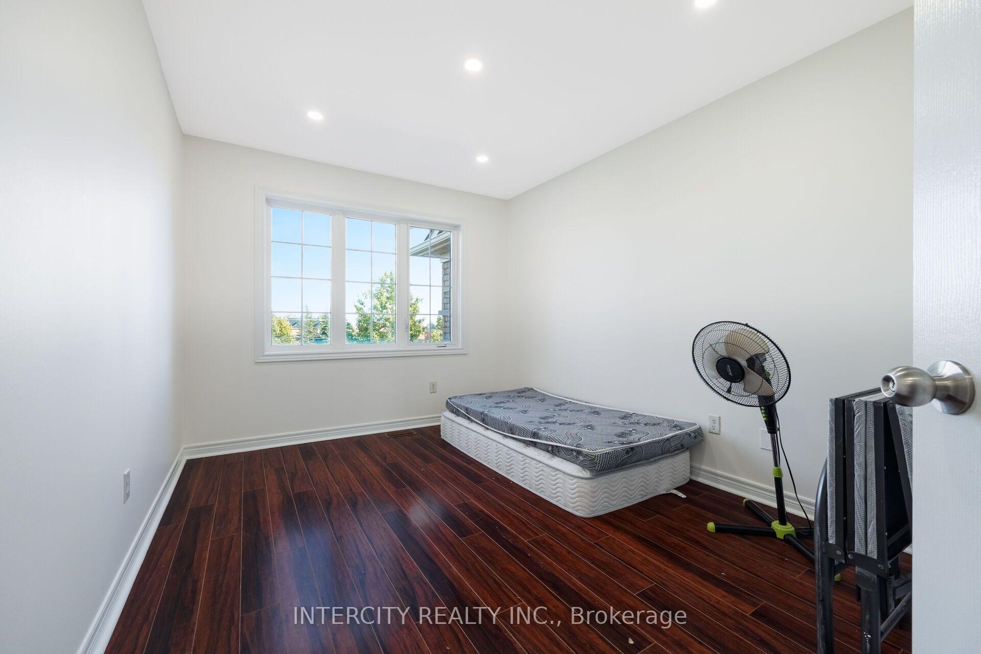 Photo 38 of 50 Royal Vista Road, Brampton, Bram West — HOMEH