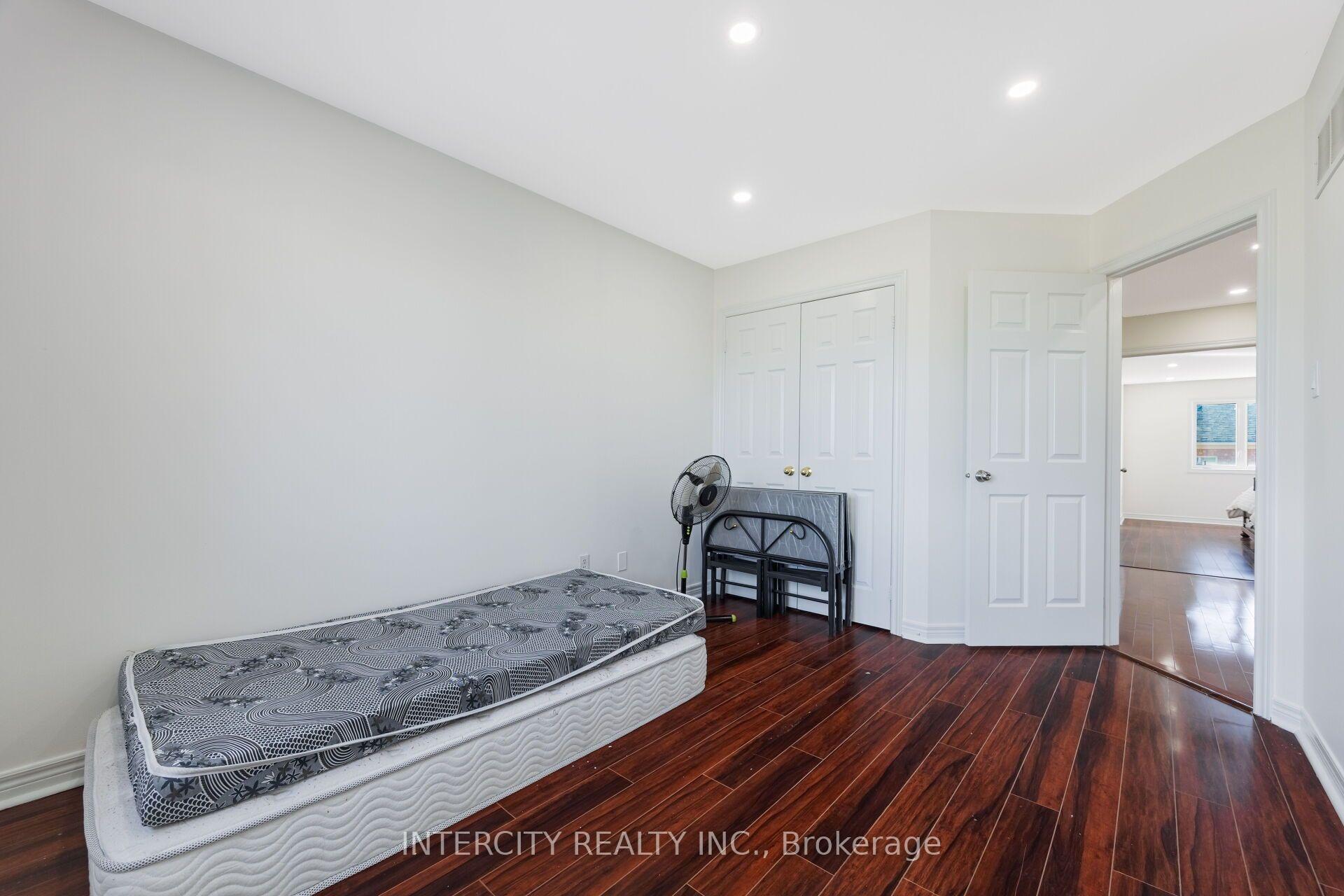 Photo 39 of 50 Royal Vista Road, Brampton, Bram West — HOMEH