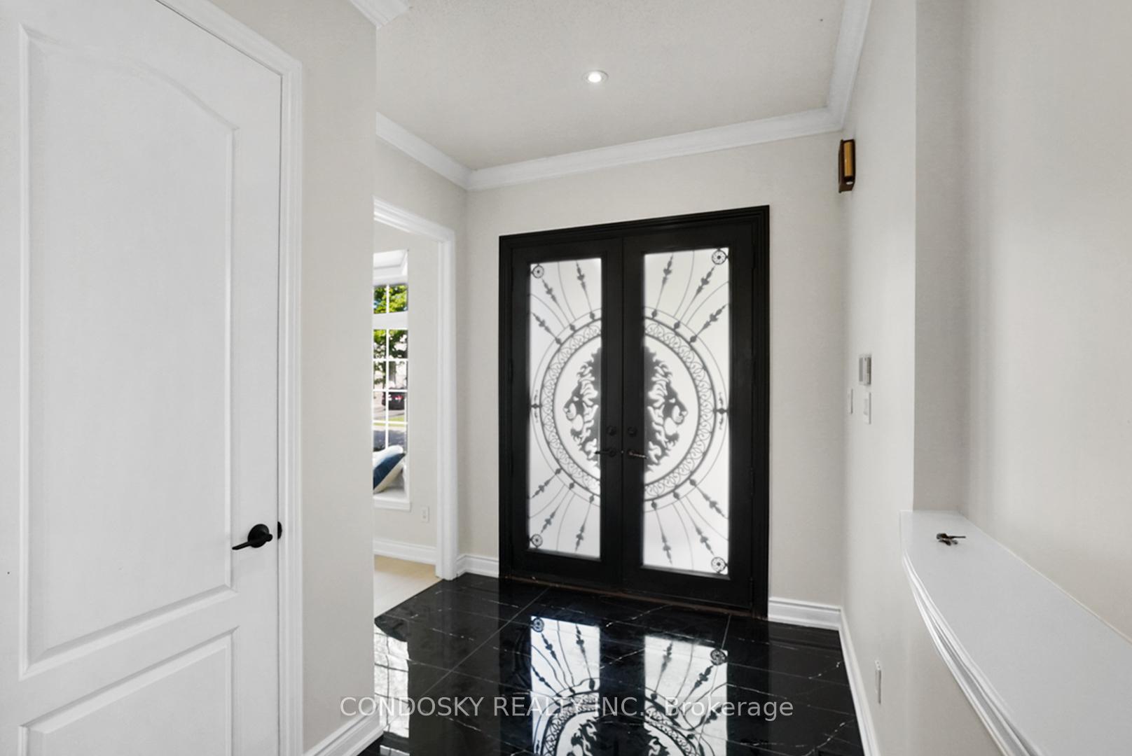 Photo 3 of 3322 Fox Run Circle, Oakville, Bronte — HOMEH