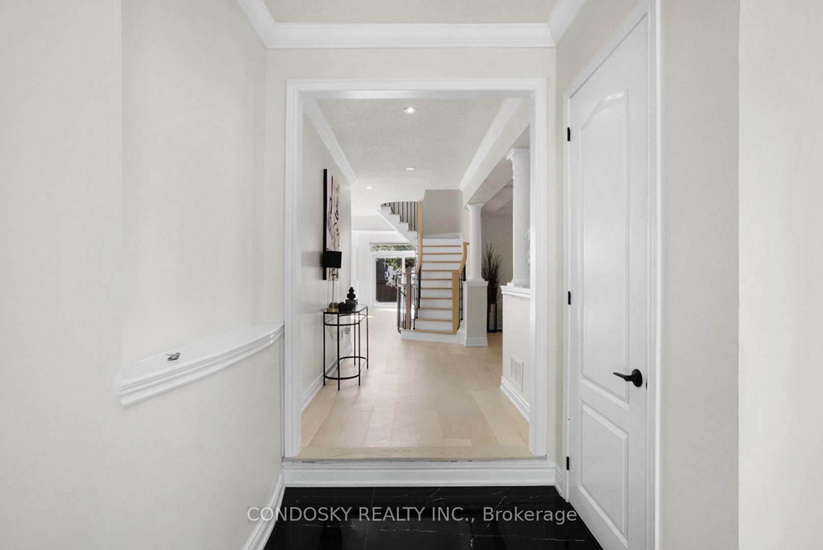 Photo 4 of 3322 Fox Run Circle, Oakville, Bronte — HOMEH