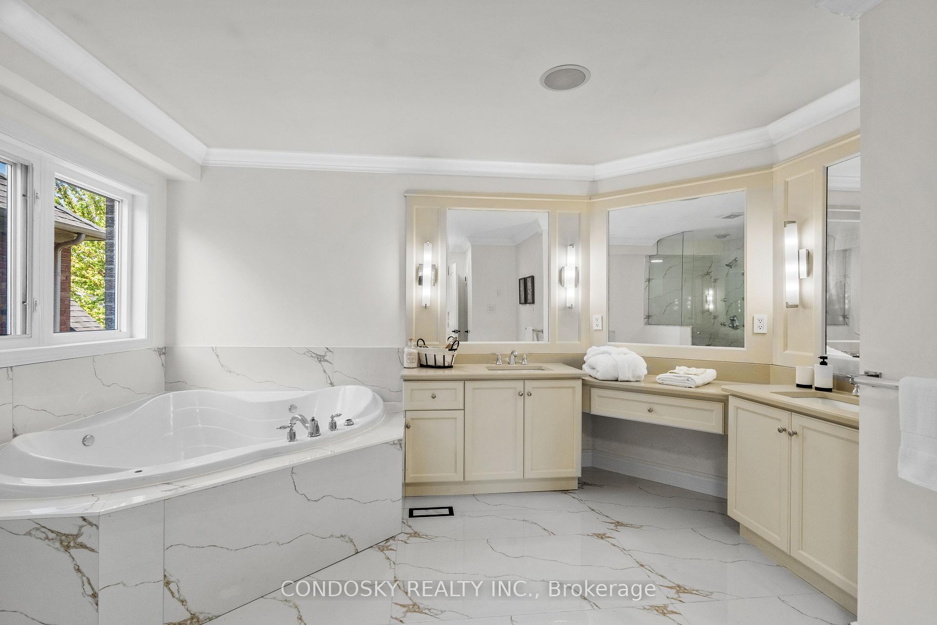 Photo 26 of 3322 Fox Run Circle, Oakville, Bronte — HOMEH