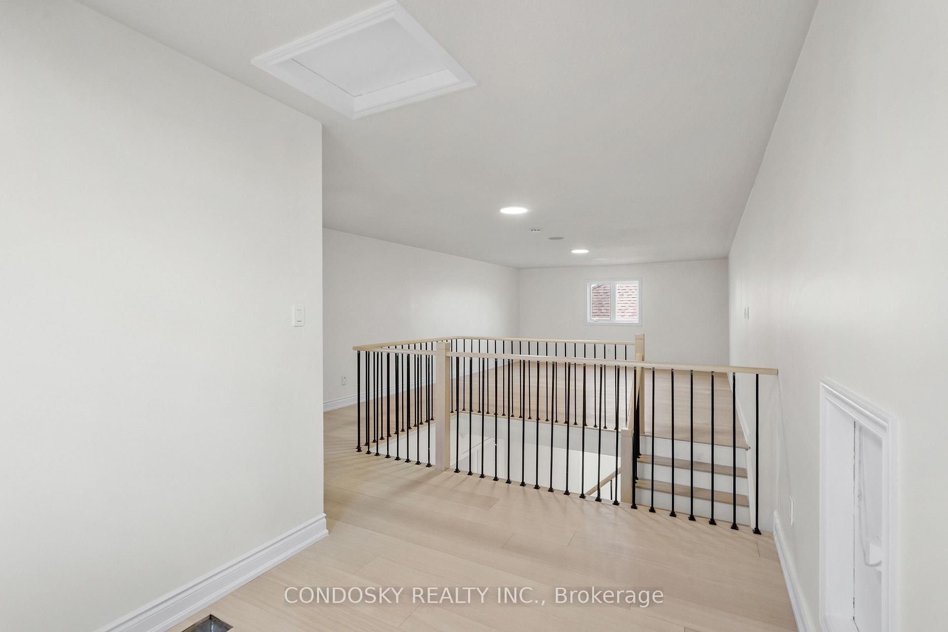 Photo 33 of 3322 Fox Run Circle, Oakville, Bronte — HOMEH