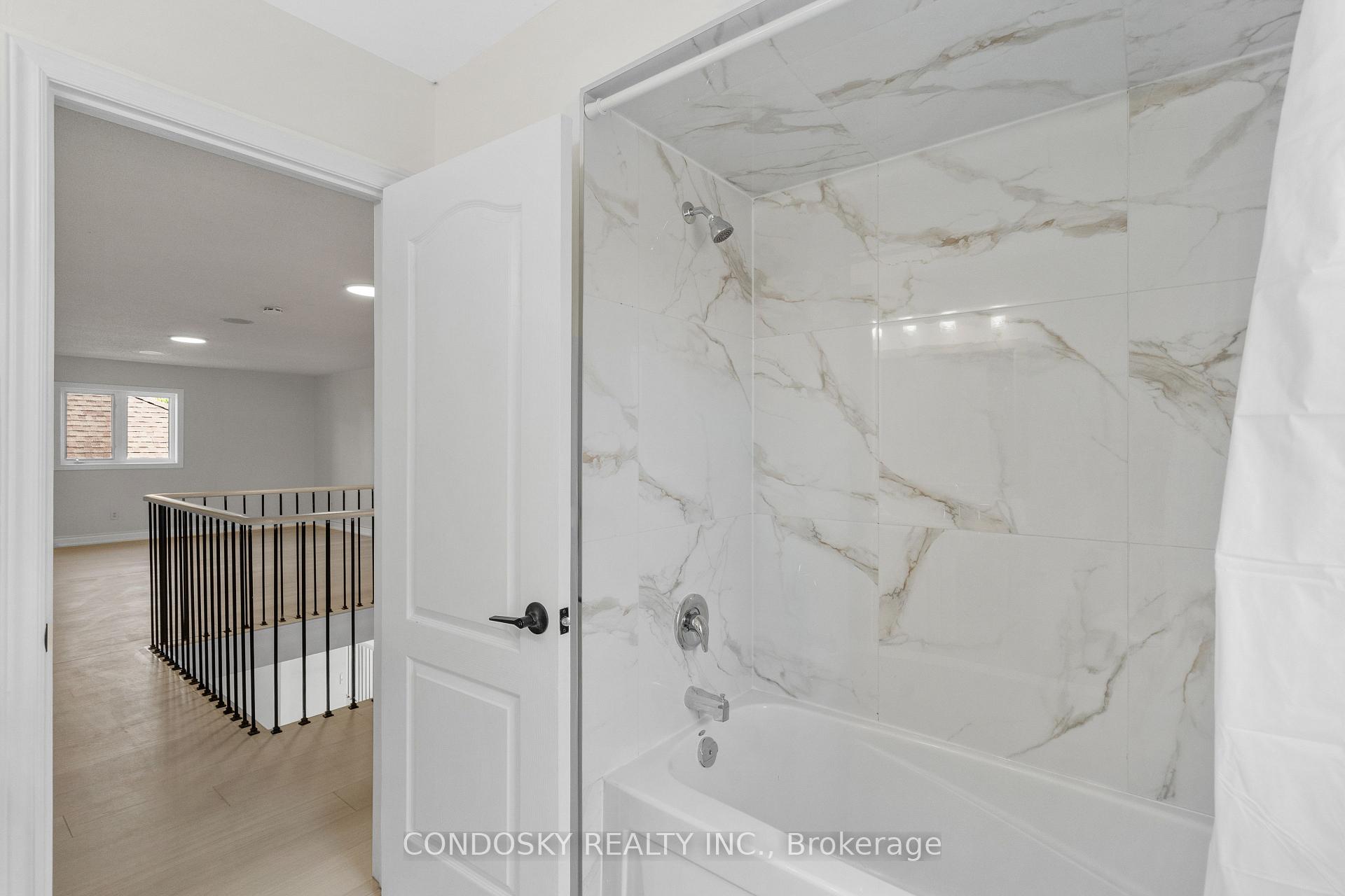 Photo 37 of 3322 Fox Run Circle, Oakville, Bronte — HOMEH