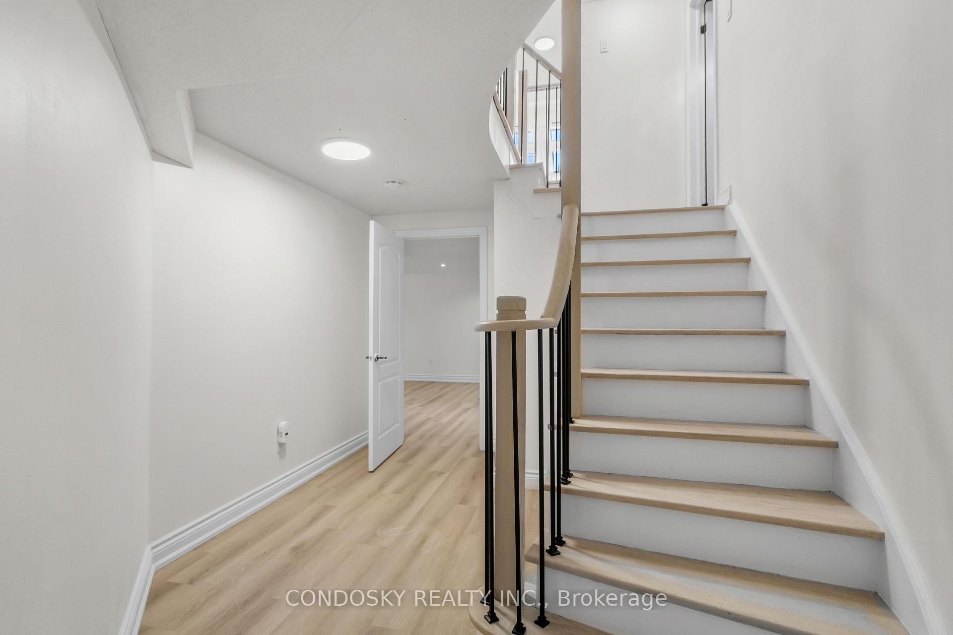 Photo 38 of 3322 Fox Run Circle, Oakville, Bronte — HOMEH