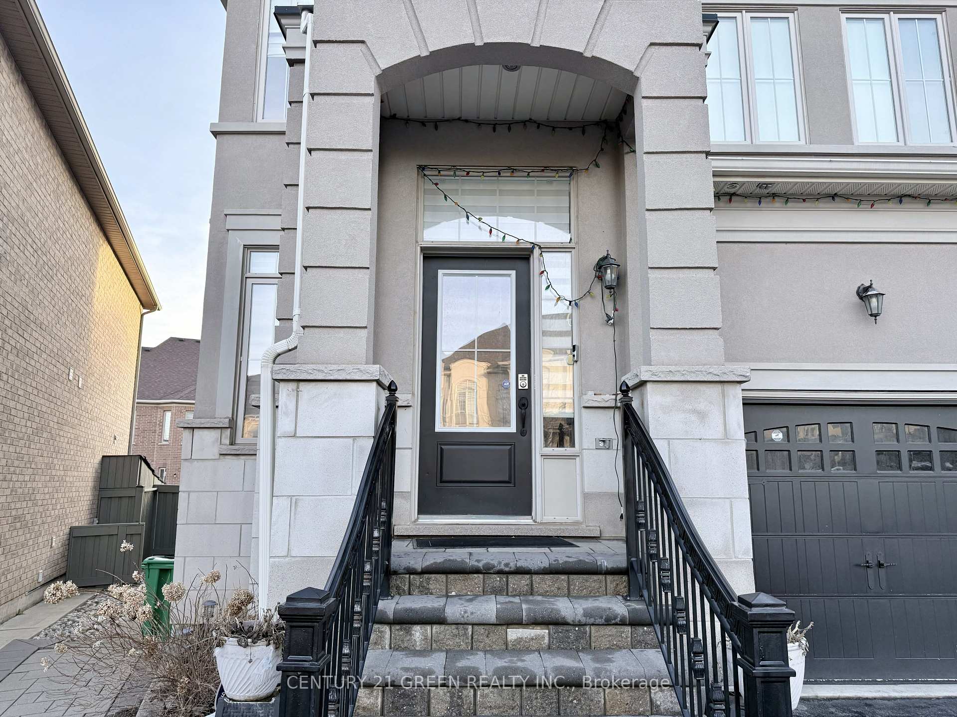 Photo 3 of Unit Upper, 43 Black Diamond Crescent, Brampton, Credit Valley — HOMEH