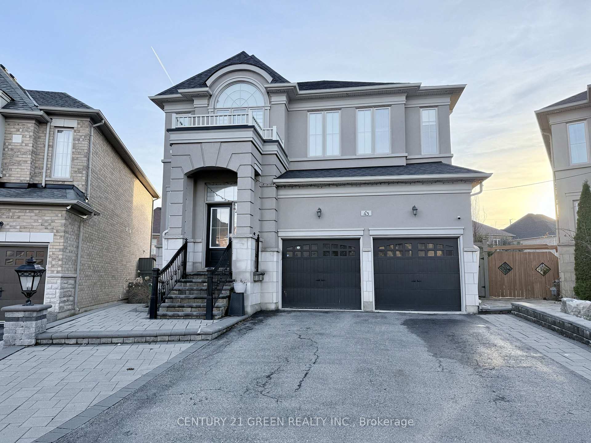 Photo 2 of Unit Upper, 43 Black Diamond Crescent, Brampton, Credit Valley — HOMEH
