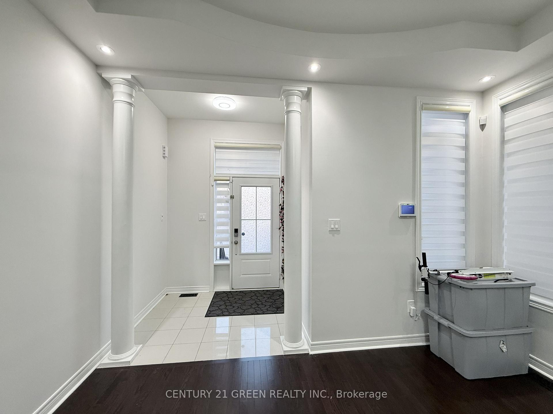 Photo 4 of Unit Upper, 43 Black Diamond Crescent, Brampton, Credit Valley — HOMEH