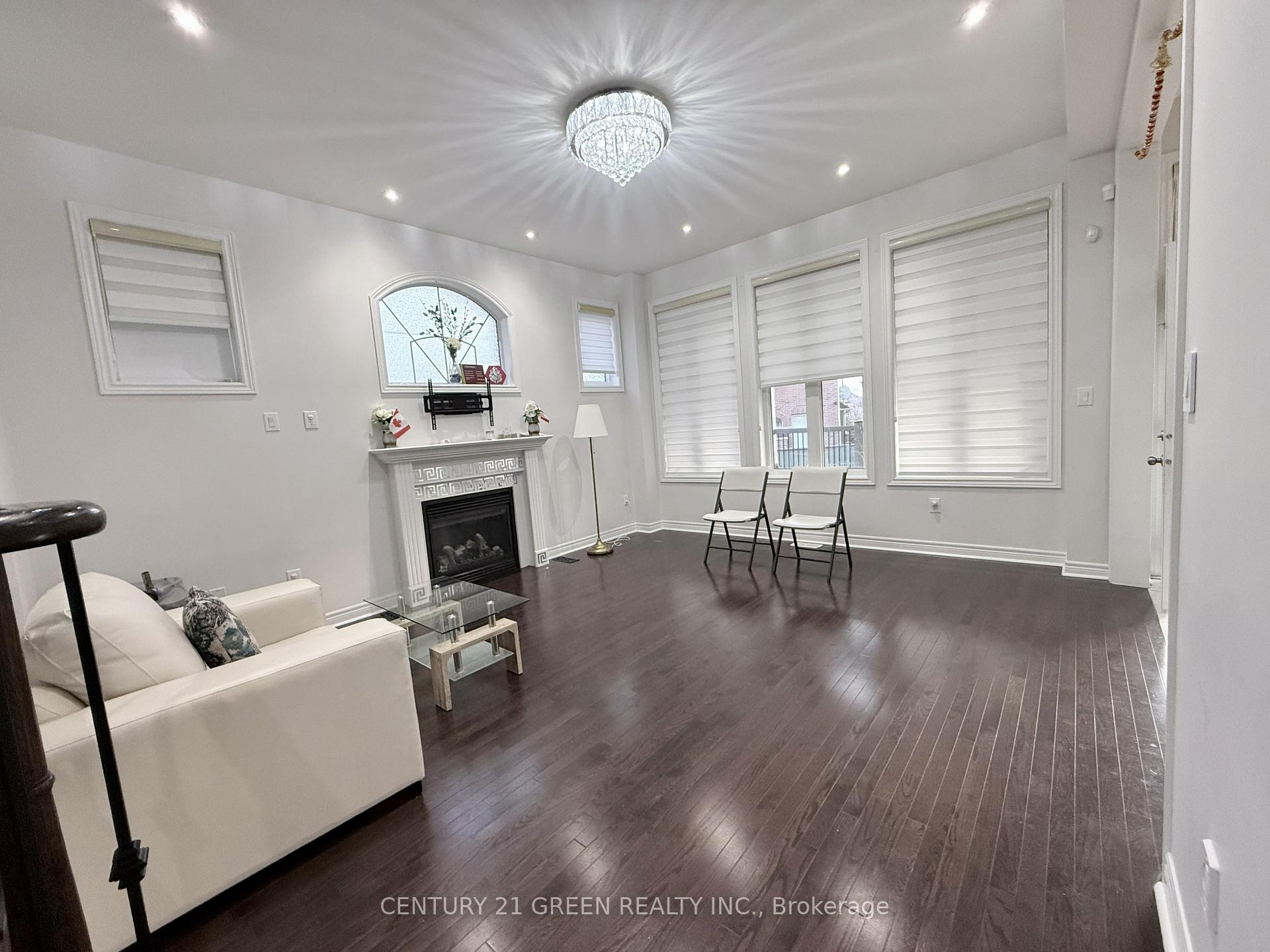 Photo 8 of Unit Upper, 43 Black Diamond Crescent, Brampton, Credit Valley — HOMEH