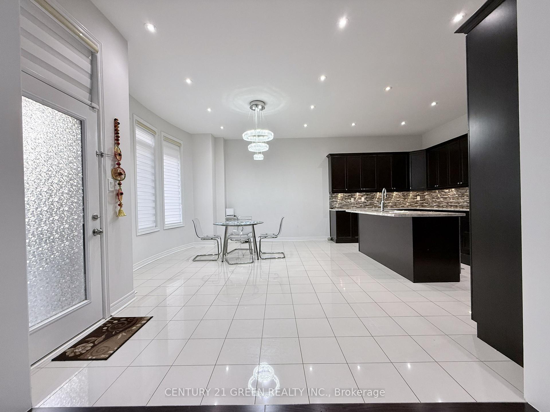 Photo 11 of Unit Upper, 43 Black Diamond Crescent, Brampton, Credit Valley — HOMEH