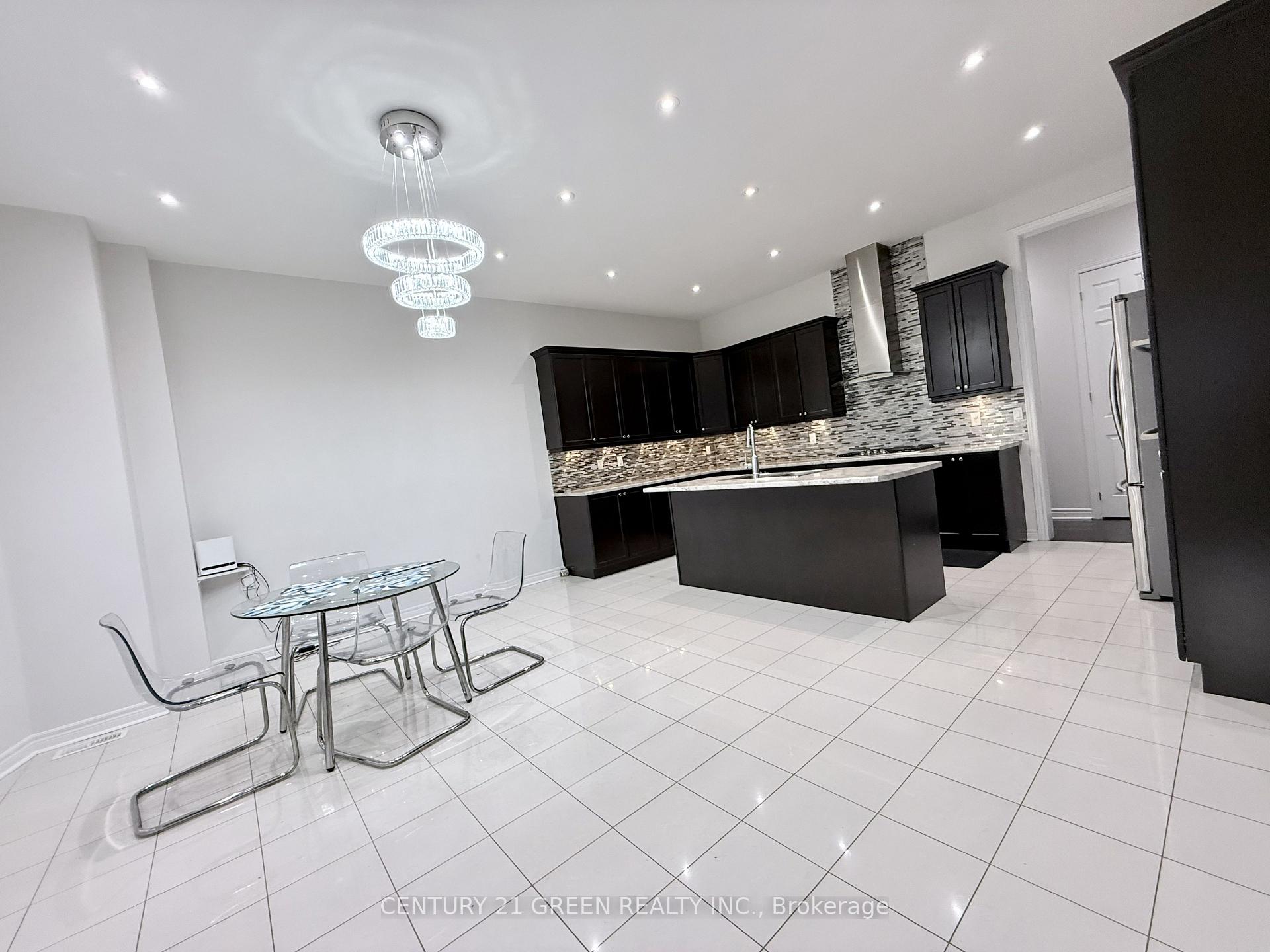 Photo 12 of Unit Upper, 43 Black Diamond Crescent, Brampton, Credit Valley — HOMEH