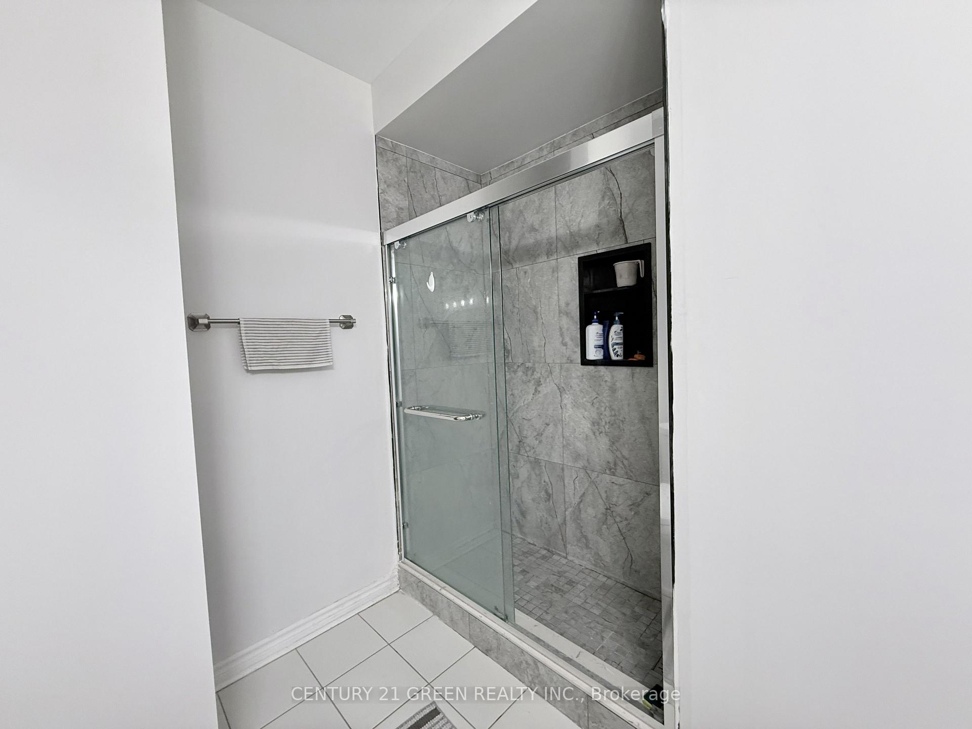 Photo 31 of Unit Upper, 43 Black Diamond Crescent, Brampton, Credit Valley — HOMEH