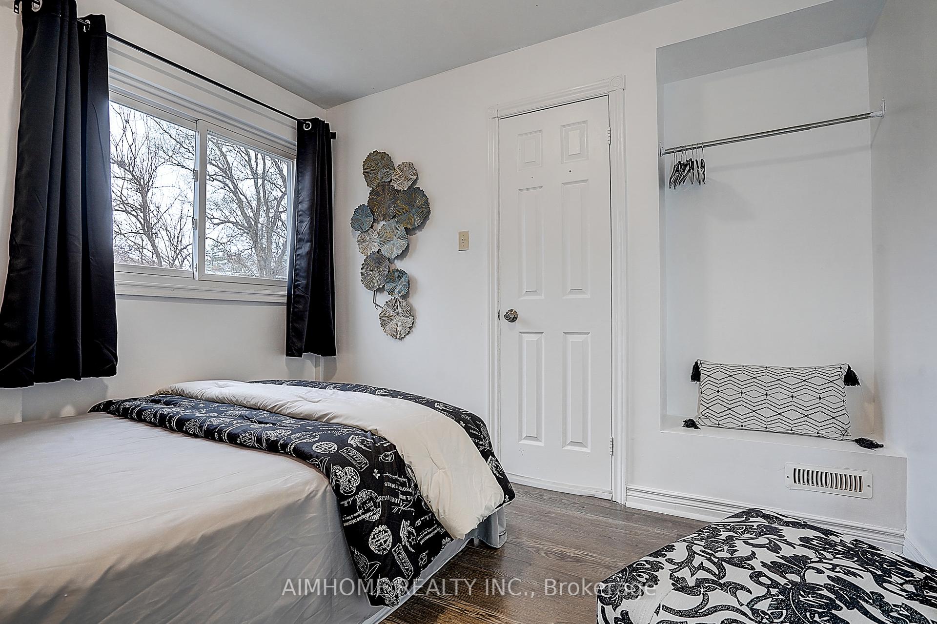 Photo 3 of Unit Unit 2, 212 Milan Street, Toronto, Moss Park — HOMEH