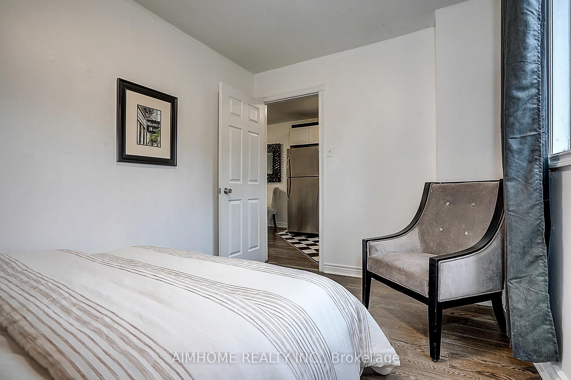 Photo 5 of Unit Unit 2, 212 Milan Street, Toronto, Moss Park — HOMEH