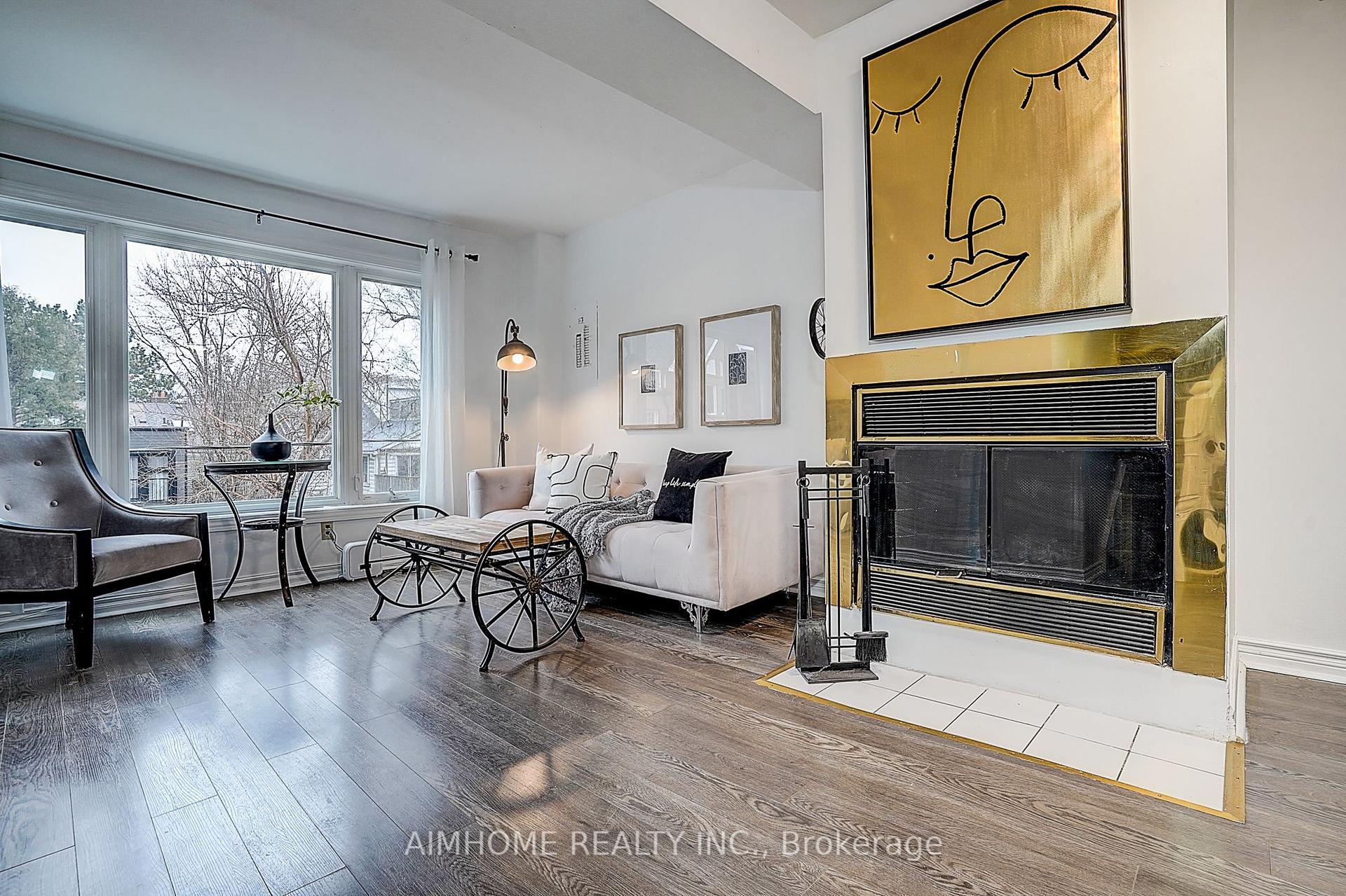 Photo 6 of Unit Unit 2, 212 Milan Street, Toronto, Moss Park — HOMEH