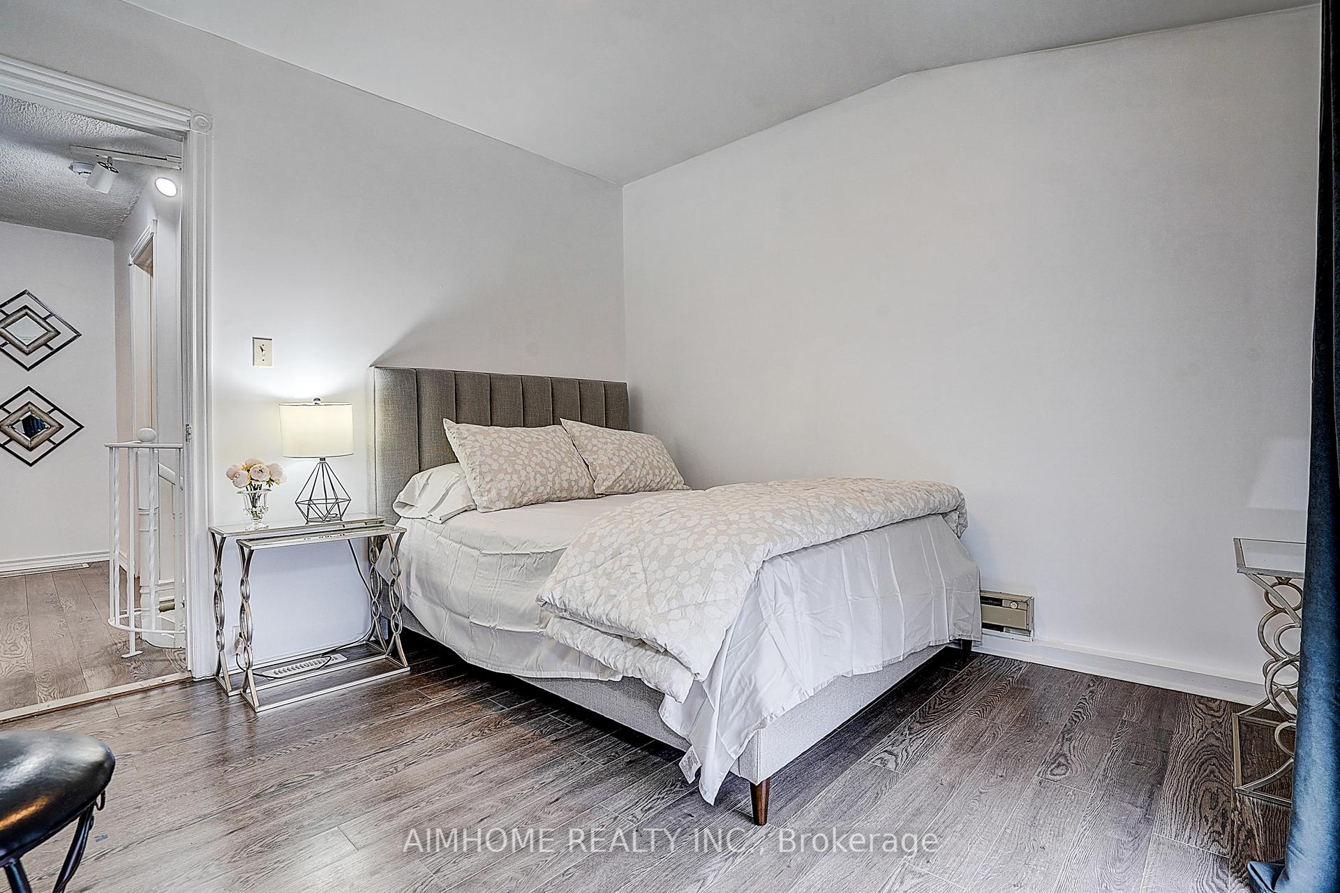 Photo 26 of Unit Unit 2, 212 Milan Street, Toronto, Moss Park — HOMEH