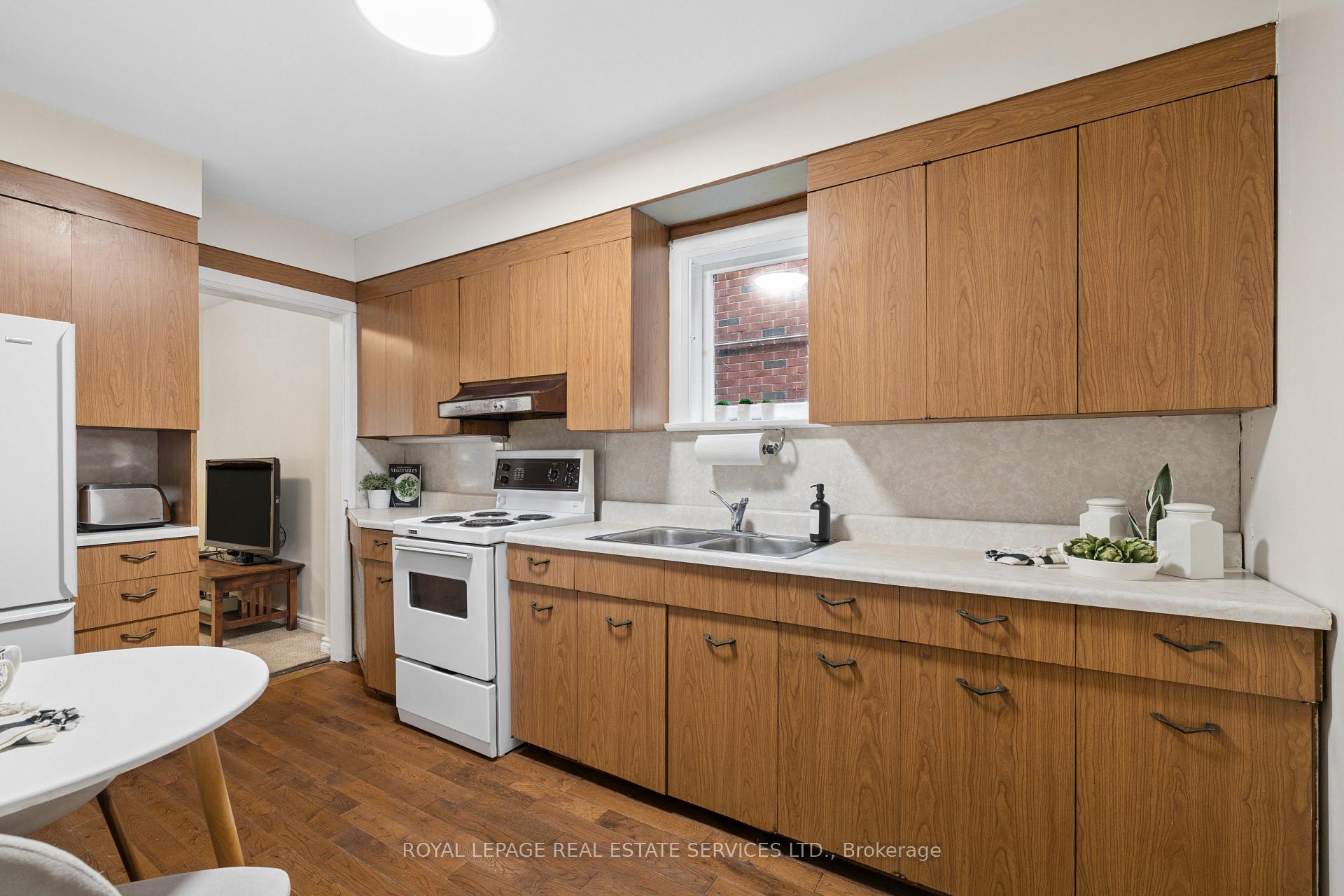 Photo 9 of 87 Riverview Gardens, Toronto, Lambton Baby Point — HOMEH