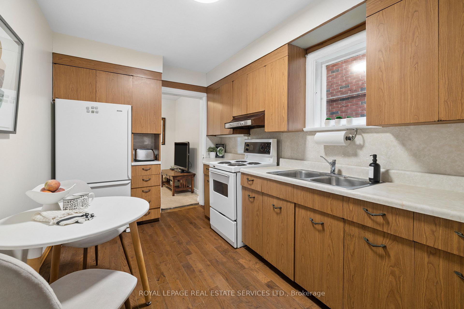 Photo 10 of 87 Riverview Gardens, Toronto, Lambton Baby Point — HOMEH