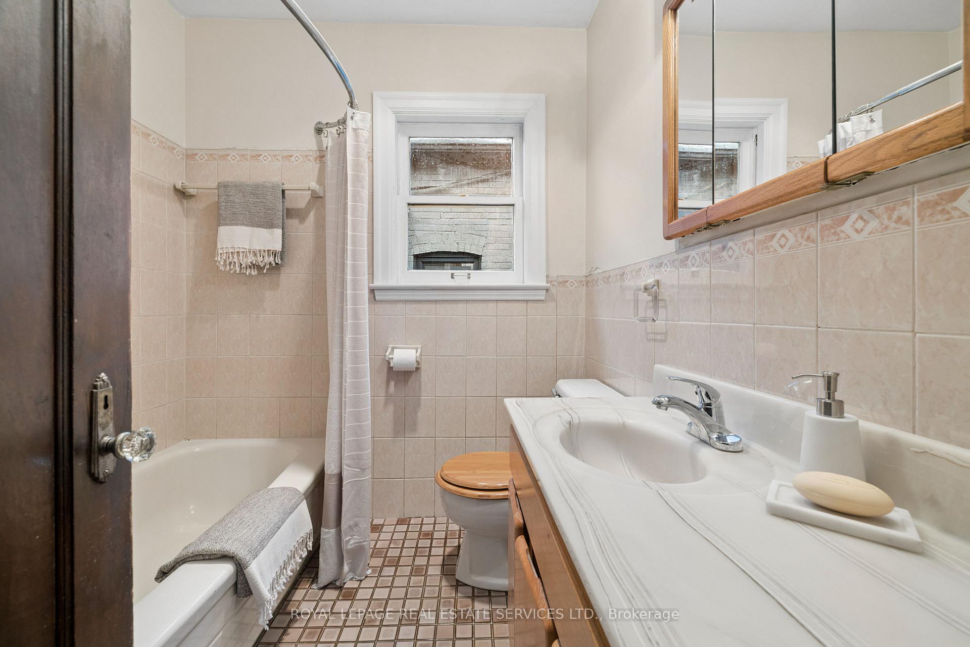Photo 15 of 87 Riverview Gardens, Toronto, Lambton Baby Point — HOMEH