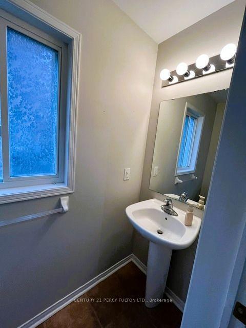 Photo 4 of 872 Oaktree Crescent, Newmarket, Summerhill Estates — HOMEH