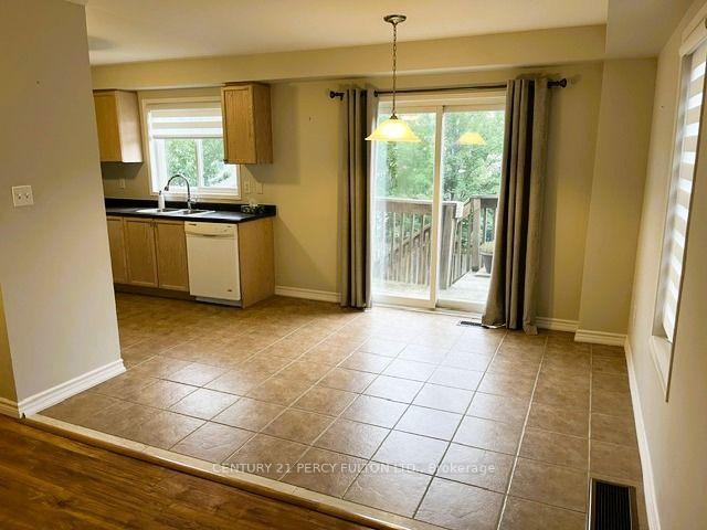 Photo 6 of 872 Oaktree Crescent, Newmarket, Summerhill Estates — HOMEH