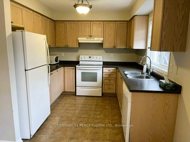 Photo 8 of 872 Oaktree Crescent, Newmarket, Summerhill Estates — HOMEH
