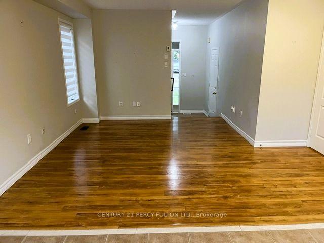 Photo 9 of 872 Oaktree Crescent, Newmarket, Summerhill Estates — HOMEH
