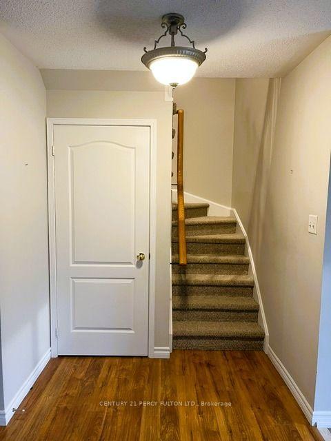 Photo 10 of 872 Oaktree Crescent, Newmarket, Summerhill Estates — HOMEH