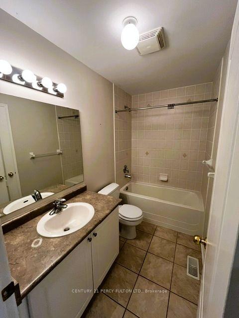 Photo 12 of 872 Oaktree Crescent, Newmarket, Summerhill Estates — HOMEH
