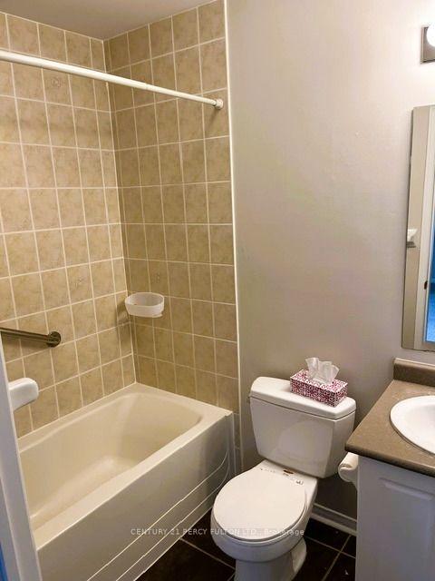Photo 16 of 872 Oaktree Crescent, Newmarket, Summerhill Estates — HOMEH