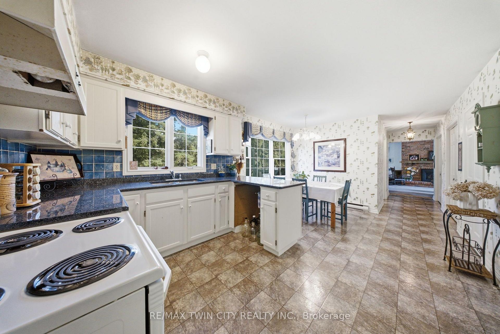 Photo 15 of 12 Highland Drive, Brant, Brantford Twp — HOMEH