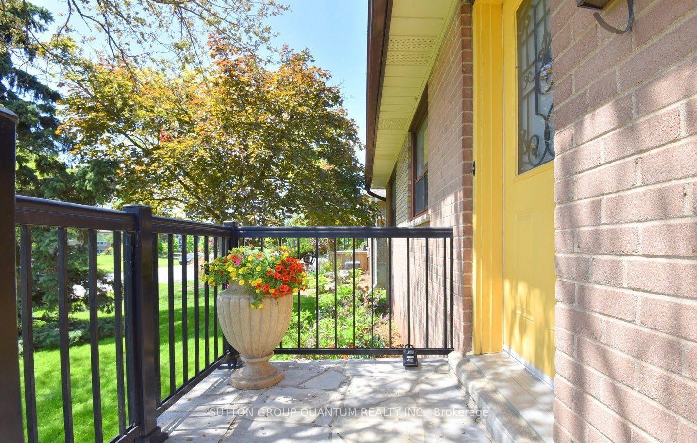 Photo 6 of 499 Valley Drive N, Oakville, West — HOMEH