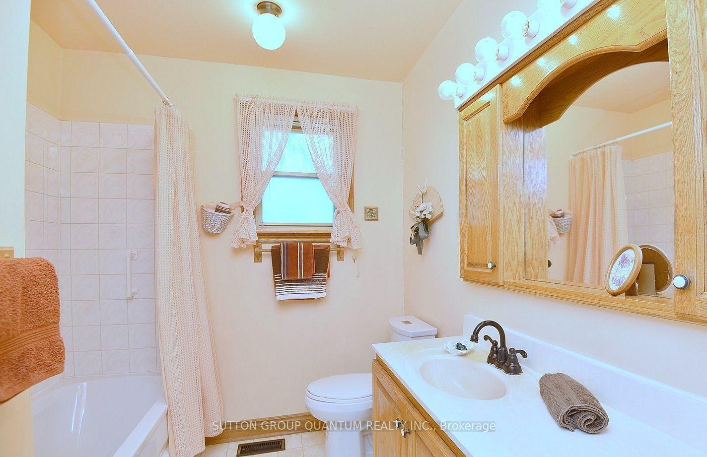 Photo 22 of 499 Valley Drive N, Oakville, West — HOMEH