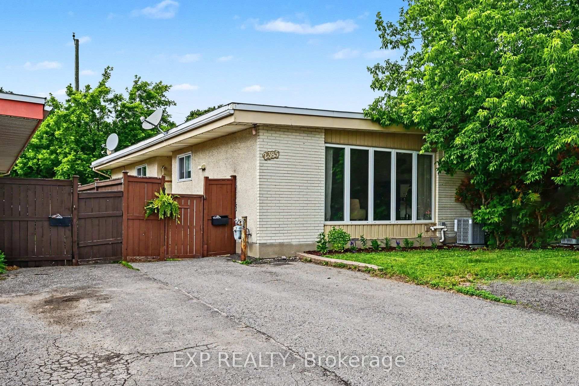 Photo of 2385 Walkley Road