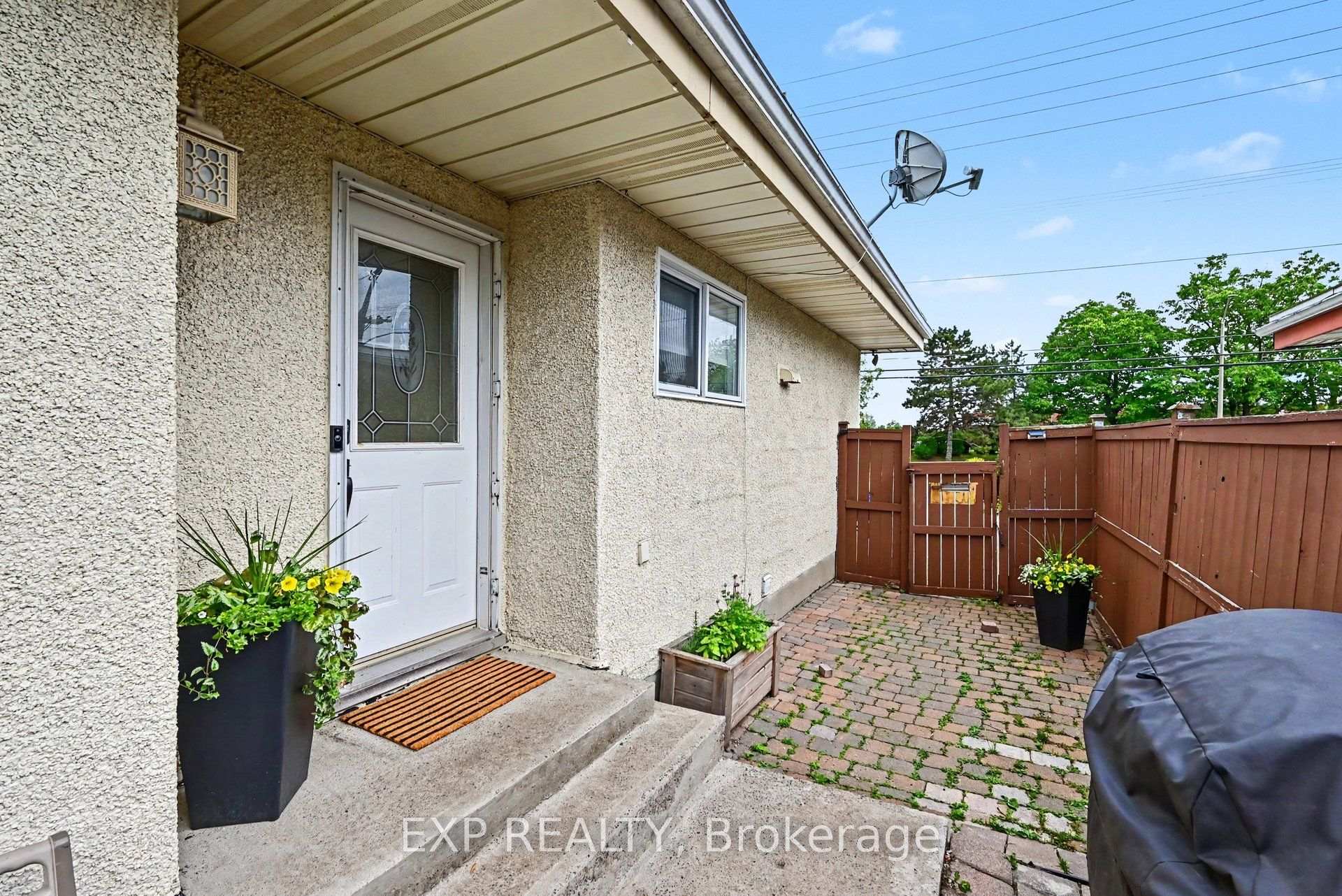 Photo 3 of 2385 Walkley Road, Ottawa, Hawthorne Meadows — HOMEH