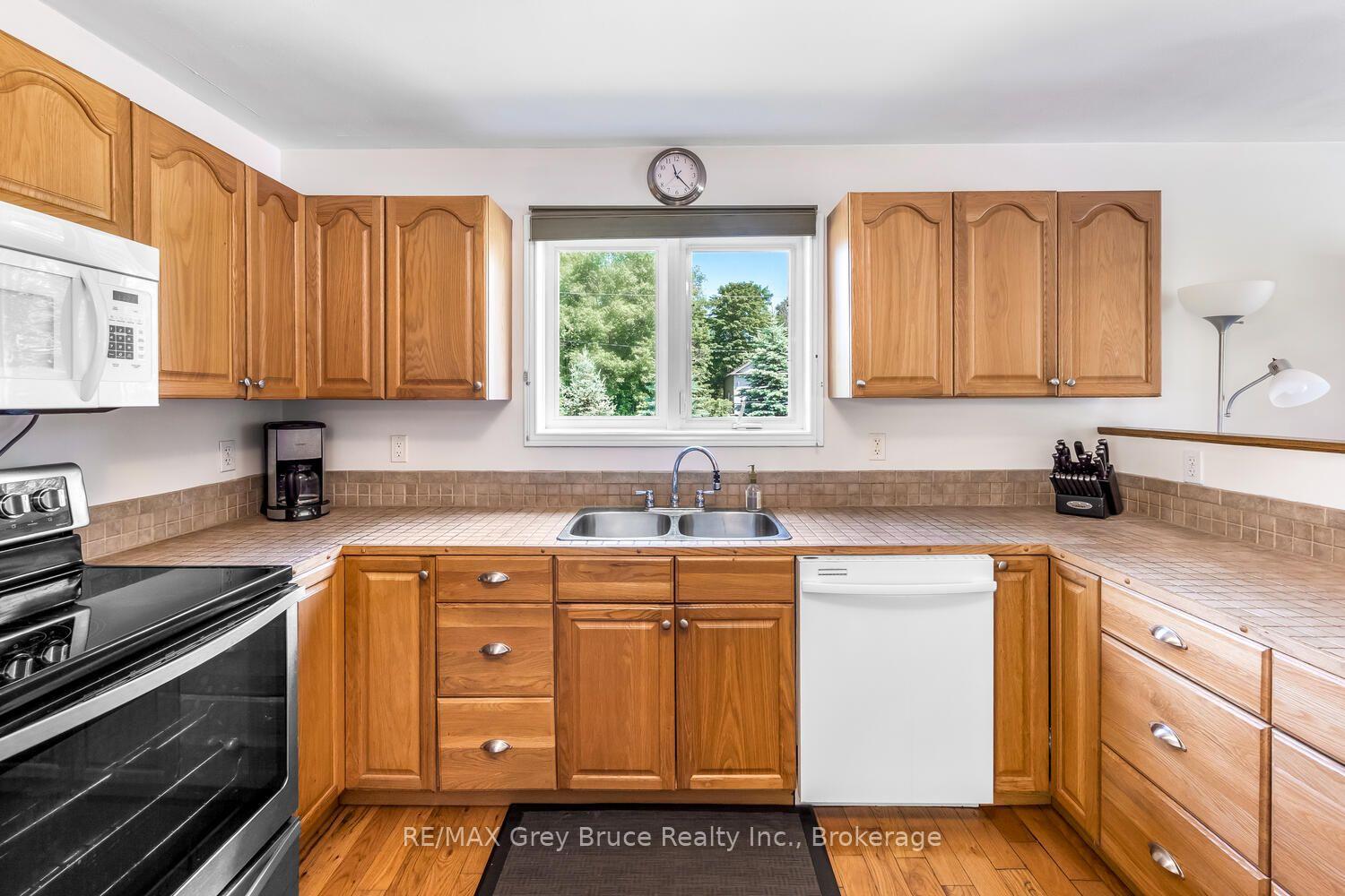 Photo 9 of 32 Sugarbush Road, South Bruce Peninsula — HOMEH