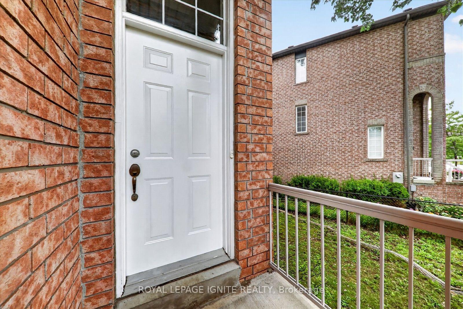 Photo 4 of 135 Conn Smythe Drive, Scarborough, Scarborough Village — HOMEH