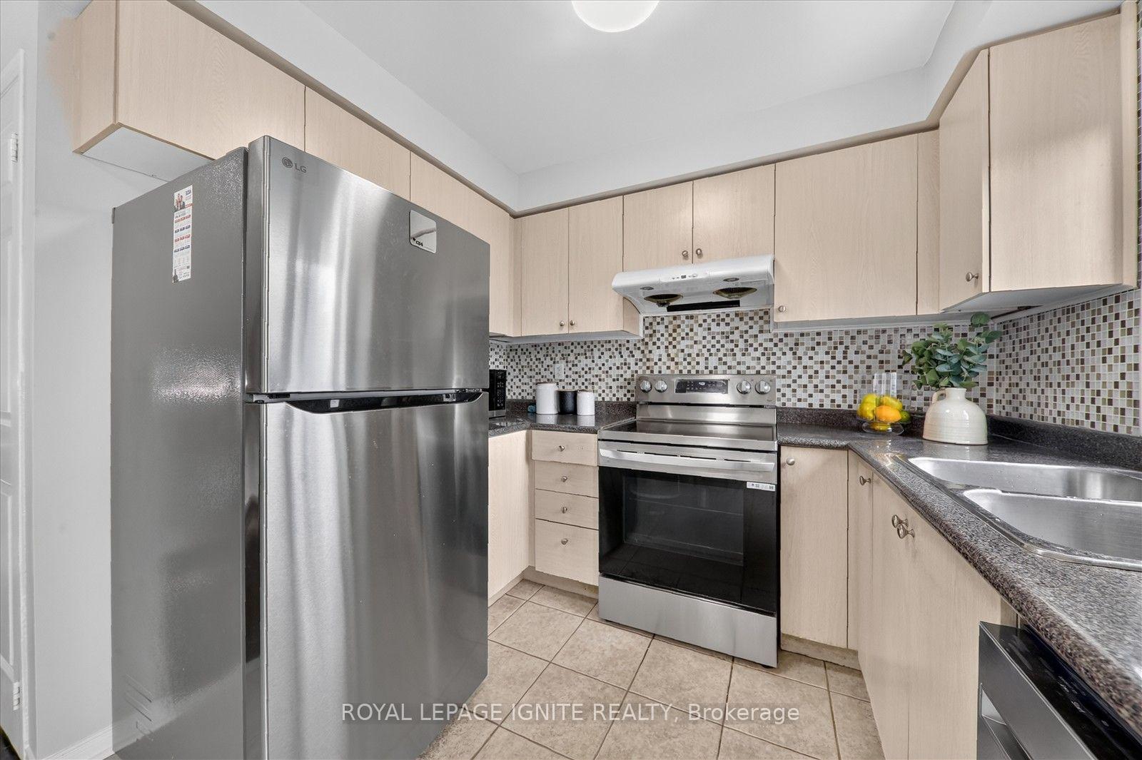 Photo 15 of 135 Conn Smythe Drive, Scarborough, Scarborough Village — HOMEH