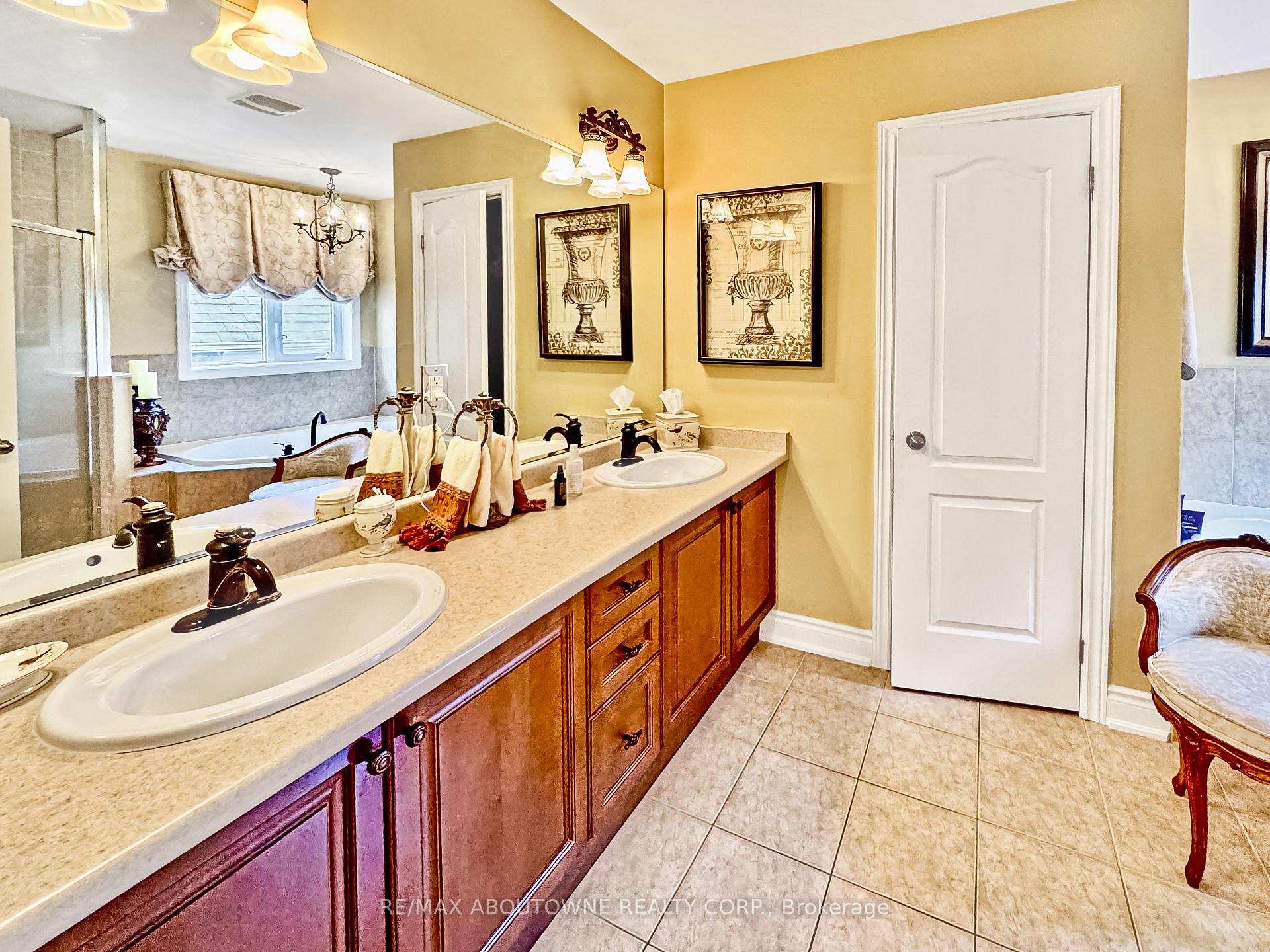 Photo 16 of 434 Nautical Boulevard, Oakville, Bronte — HOMEH