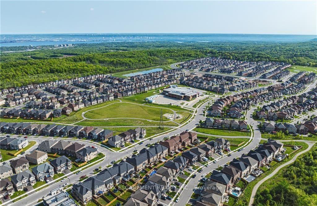 Photo 21 of Unit 714, 460 Dundas Street E, Hamilton, Waterdown — HOMEH