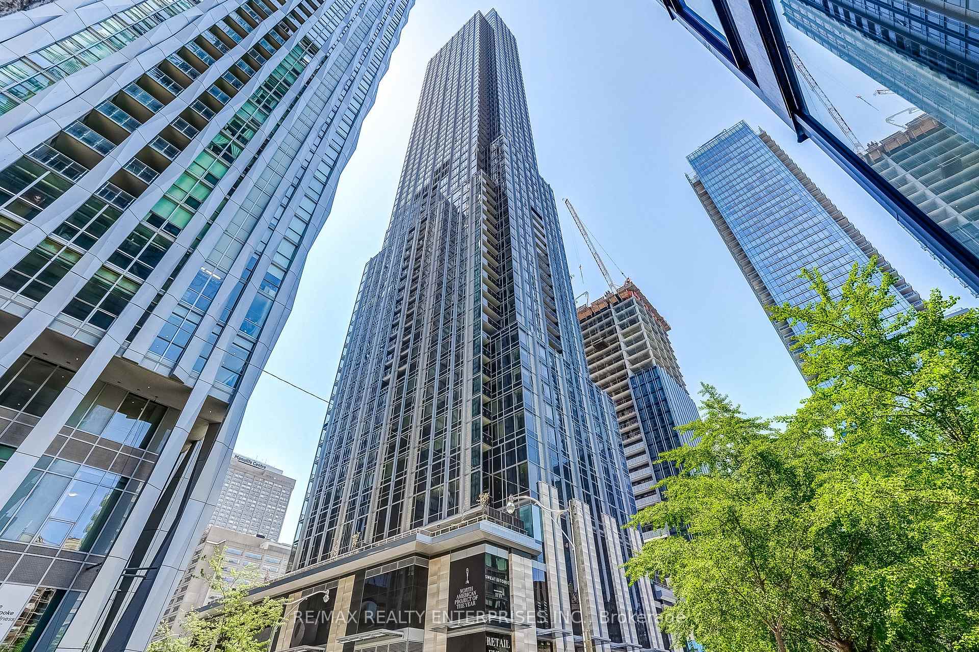 Front of Unit 2409, 11 Yorkville Avenue