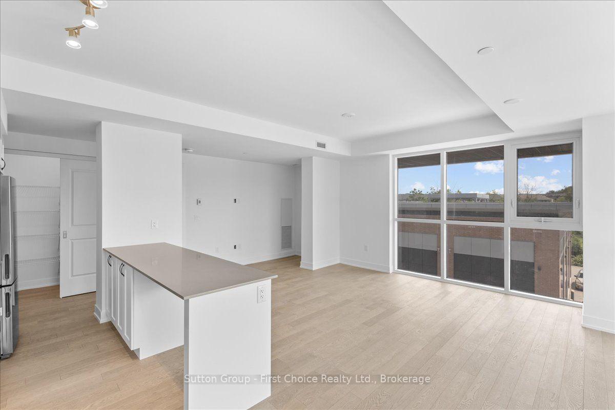 Photo 6 of 1063 Douglas Mccurdy Common Circle, Mississauga, Lakeview — HOMEH