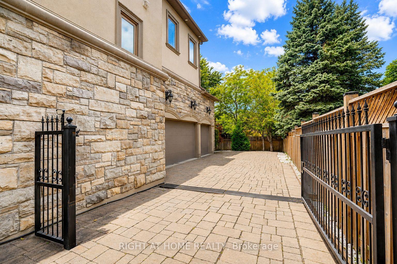 Photo 7 of 16 Fairview Avenue, Richmond Hill, South Richvale — HOMEH